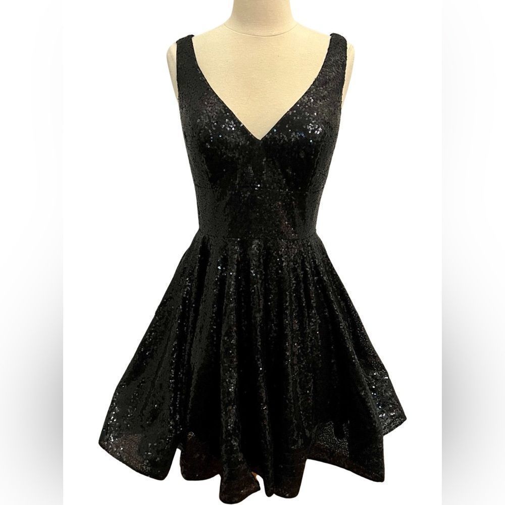 STUNNING Mac Duggal Black Sequin Fit and Flare Formal Dress - Picture 5 of 12